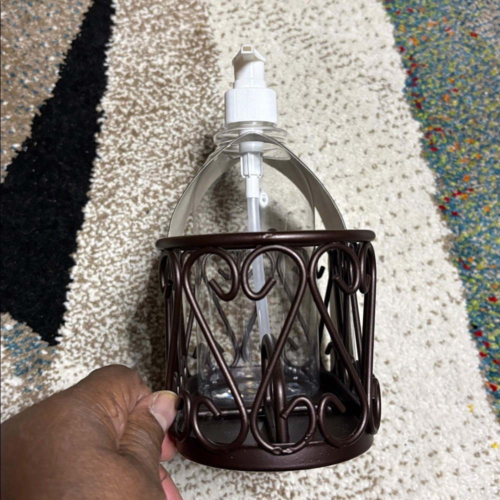 Plastic Soap Dispenser w Bronze Caddy. NEW. $13 each or two for $23 - Picture 2 of 4